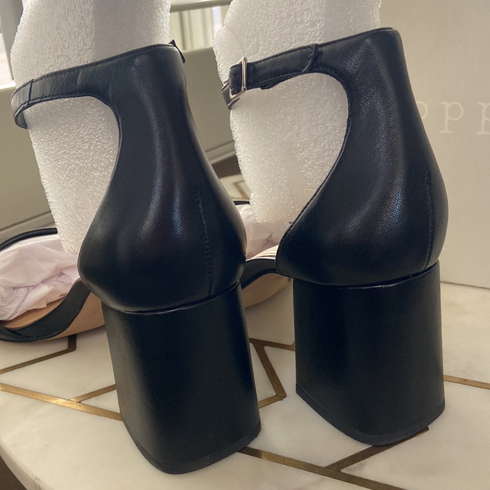 Copper Key
Stylish Patent Block Heel Pointed Toe Pumps - Picture 3 of 4